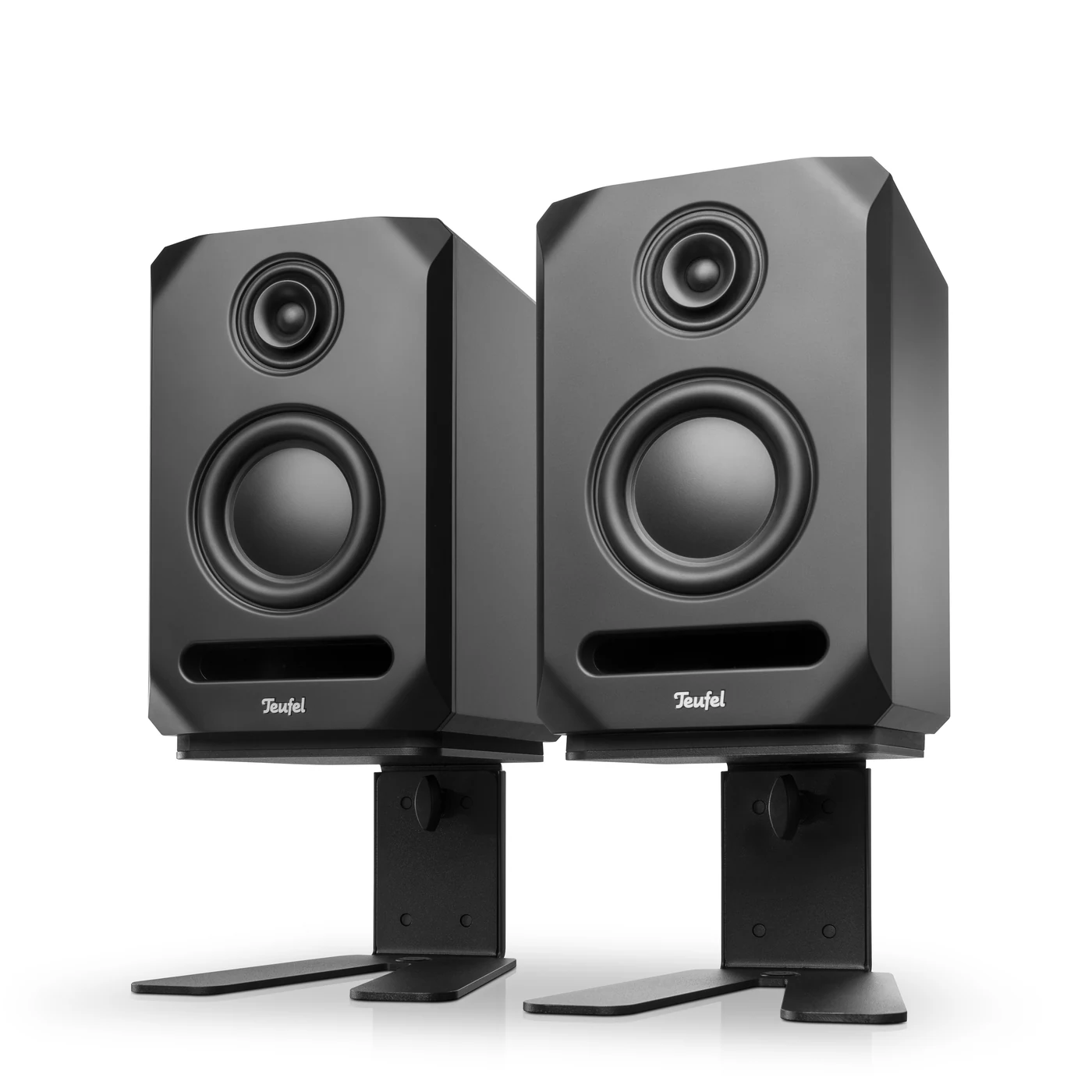 Teufel STUDIO 5X als Paar auf den optionalen Tischstativen